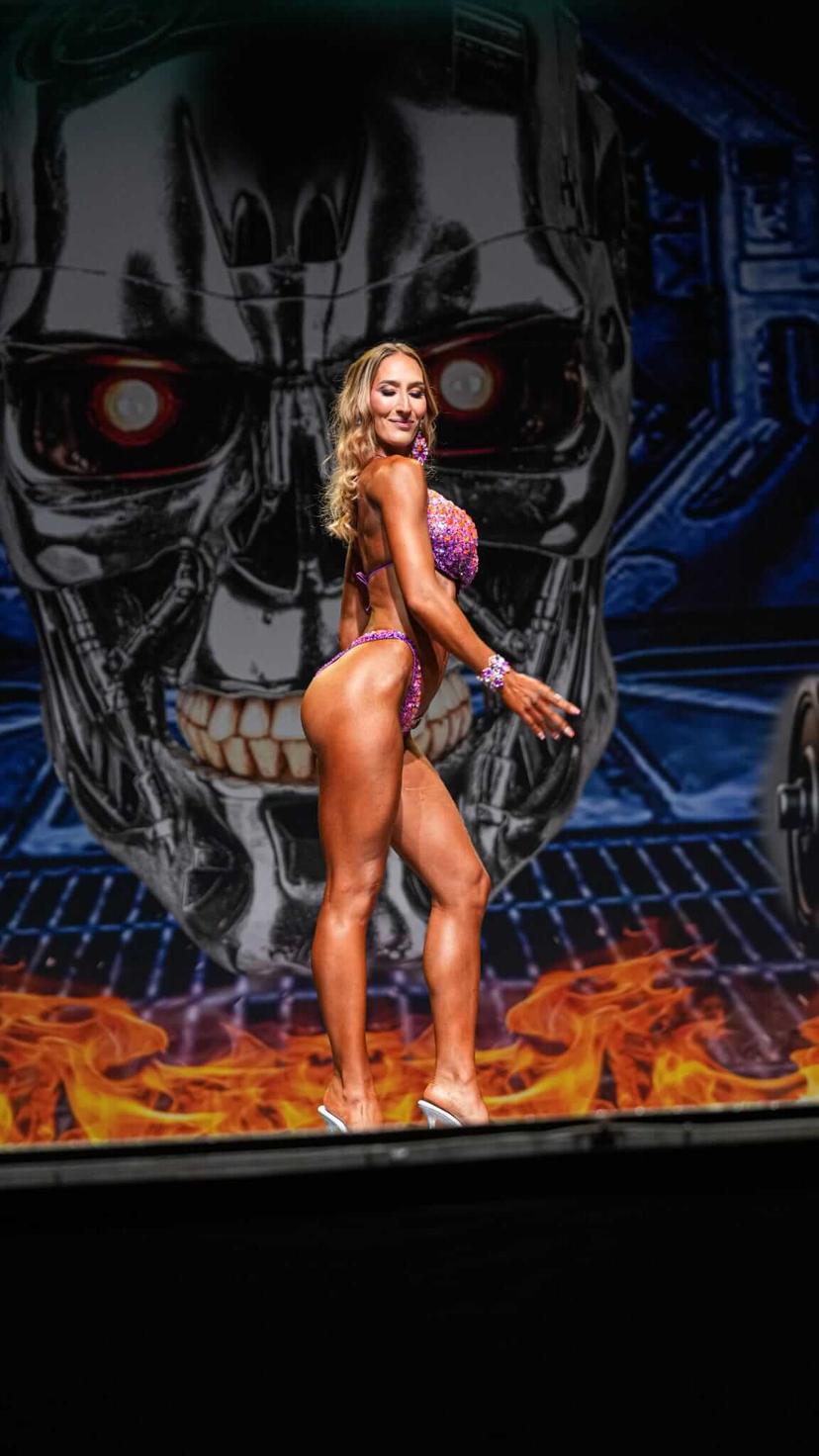 Coach et client dans la salle de sport